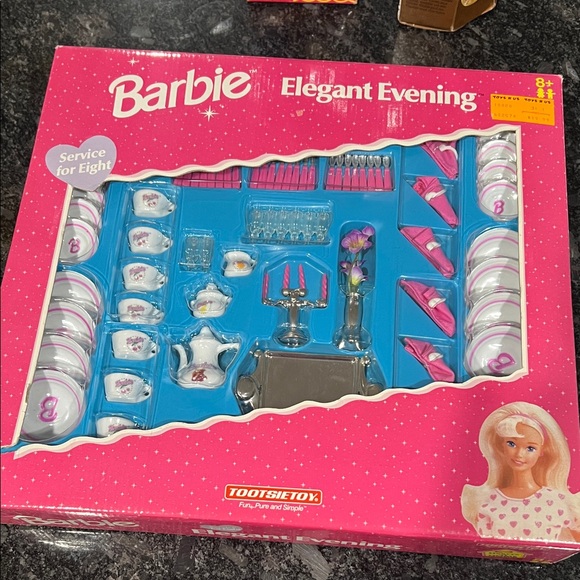 Barbie Elegant Evening Pink and Blue Dinnerware Set - Picture 3 of 5